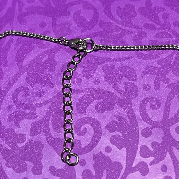 New Plain Outline “Connecticut” Map with Script & Heart Nickel Free Necklace - Picture 6 of 7